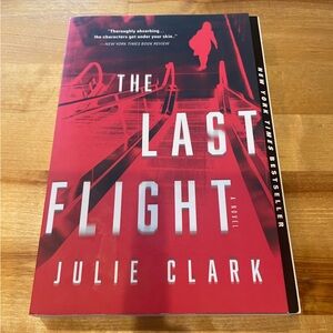 🔥BOGO🔥 The Last Flight, Julie Clark